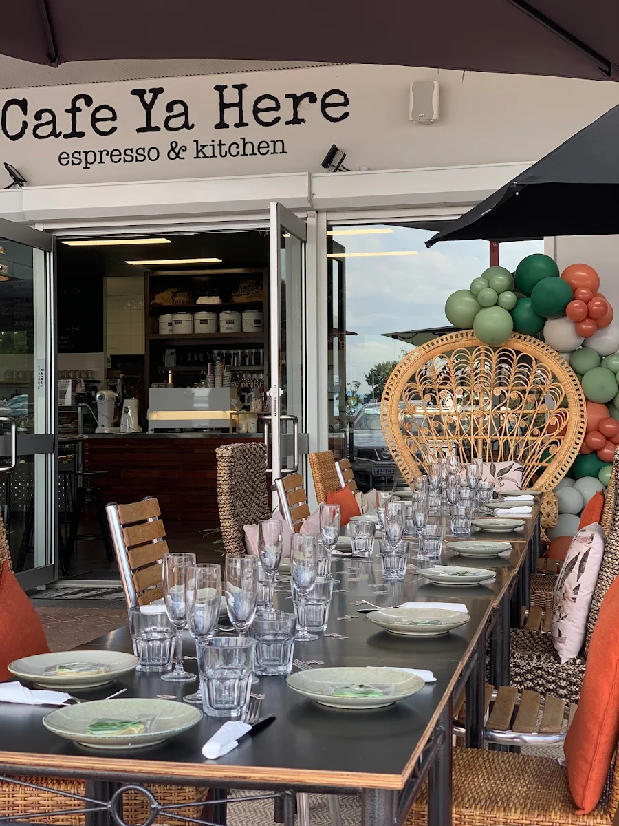 Vibe, Cafe Ya Here