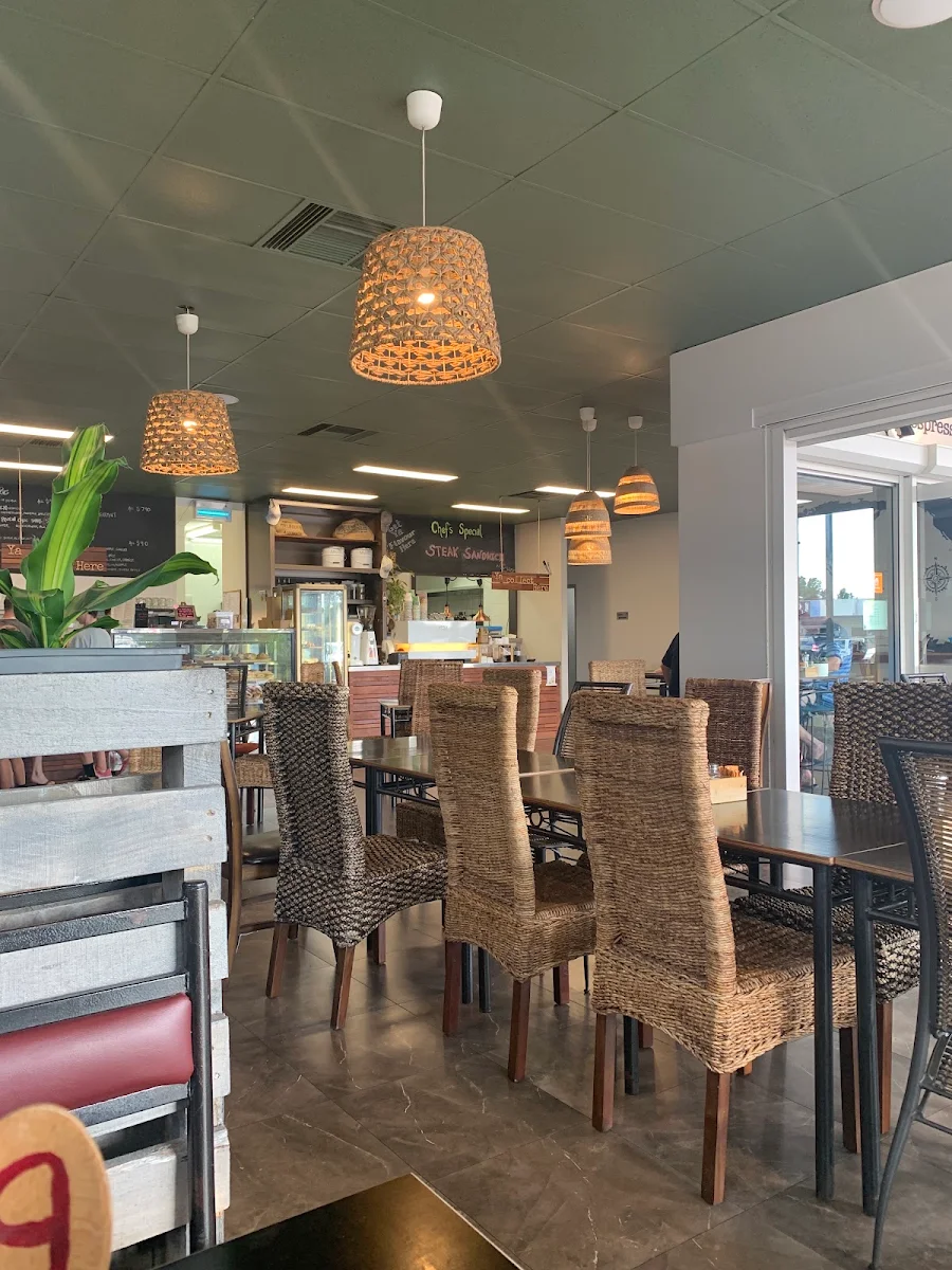 Vibe, Cafe Ya Here