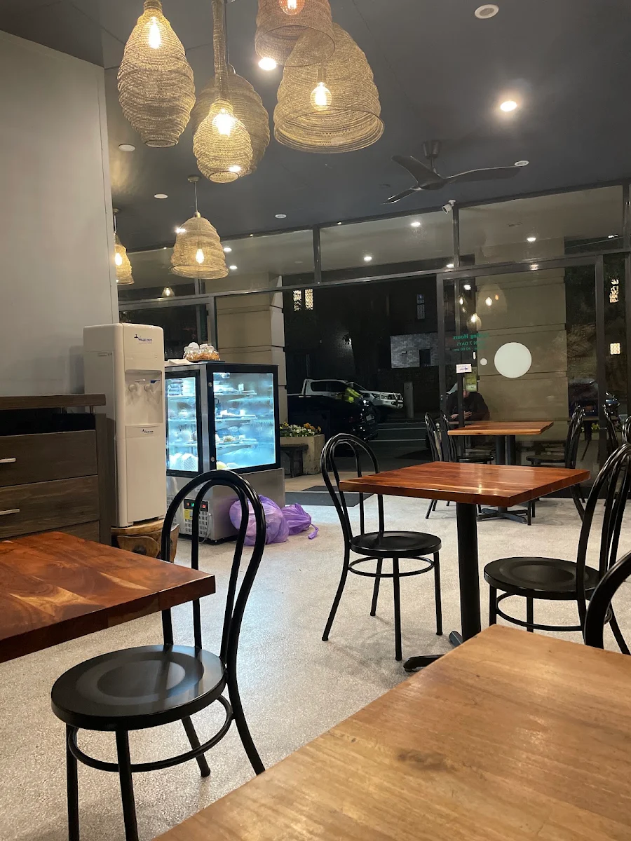 Vibe, Papaya Thai Eatery & Cafe