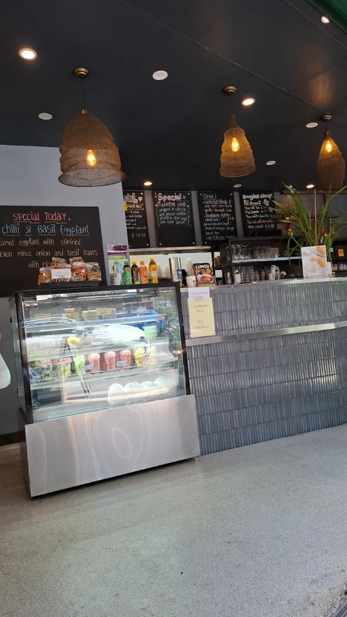 Vibe, Papaya Thai Eatery & Cafe