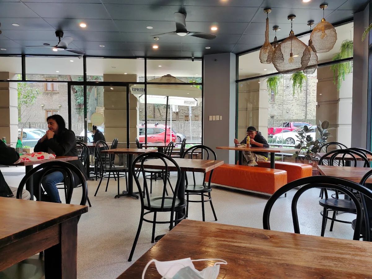Vibe, Papaya Thai Eatery & Cafe