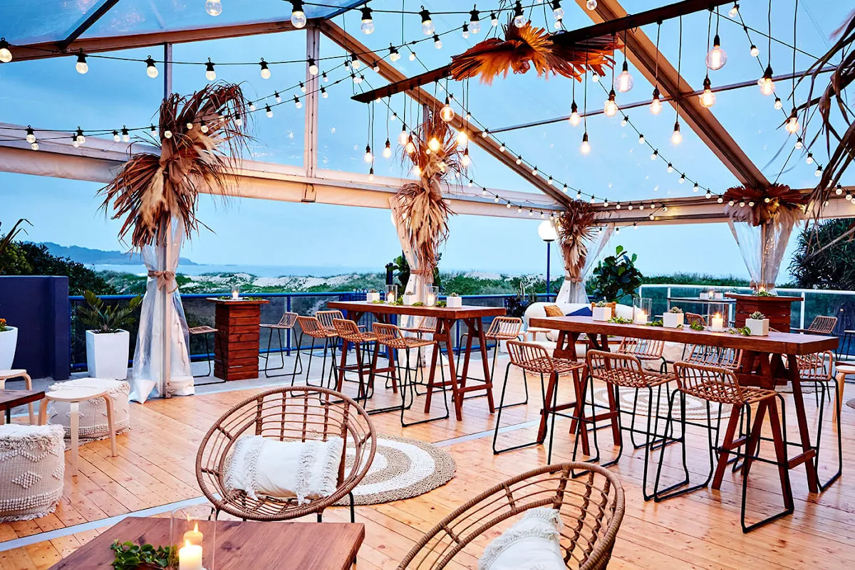 Vibe, DONOVANS Surf Club Restaurant