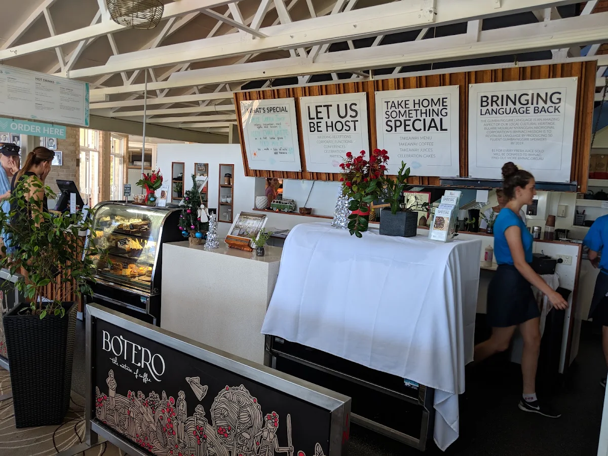 Vibe, DONOVANS Surf Club Restaurant