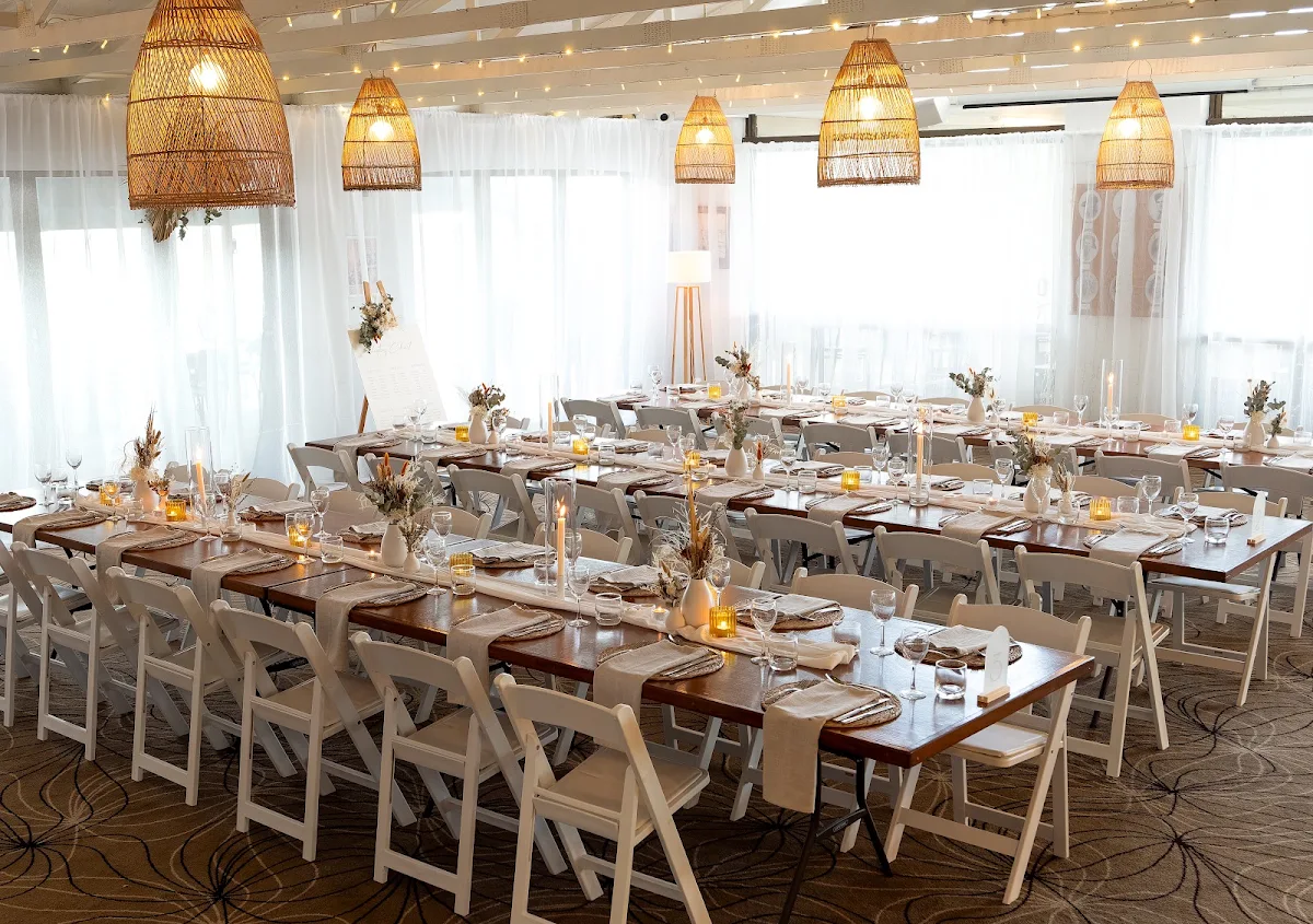Vibe, DONOVANS Surf Club Restaurant