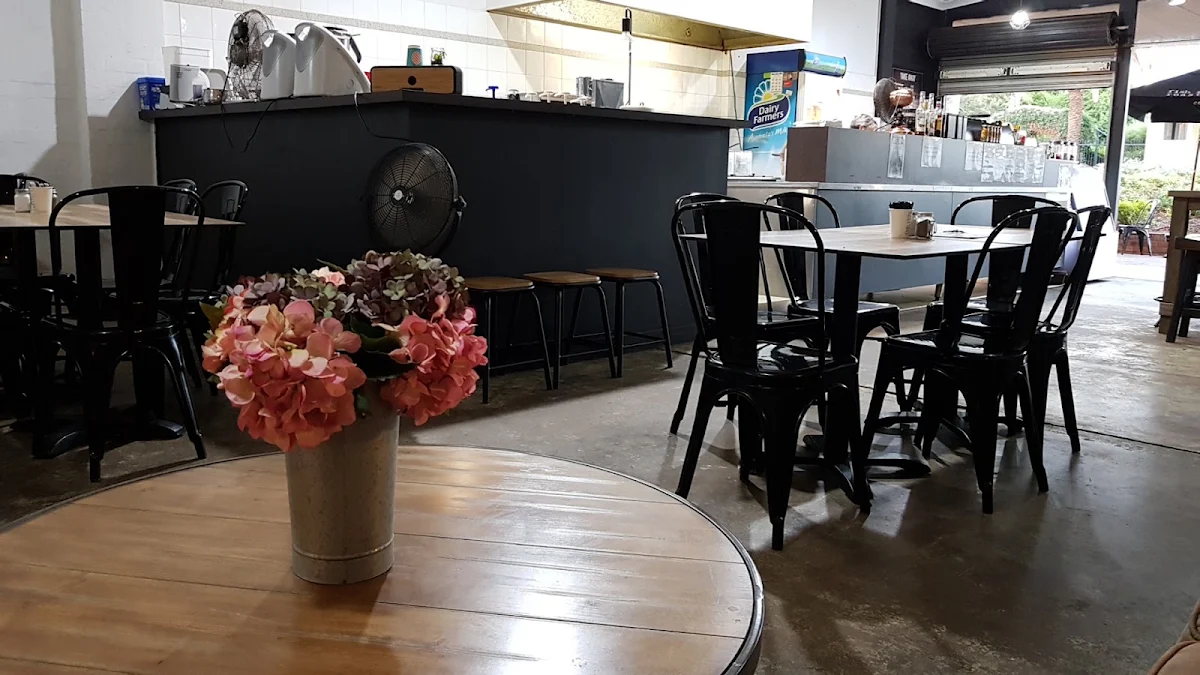 Vibe, Café Romo