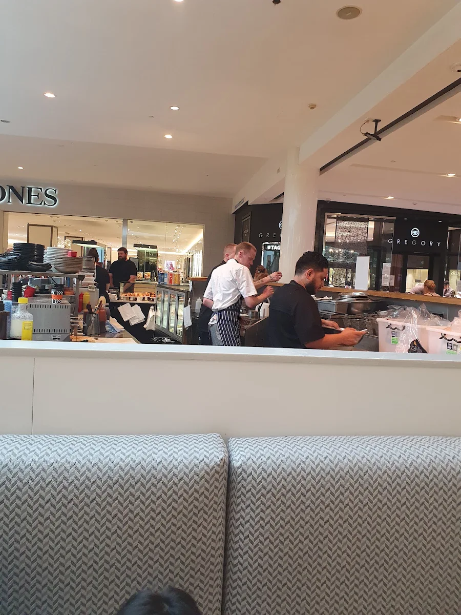 Vibe, Cafe Kazu