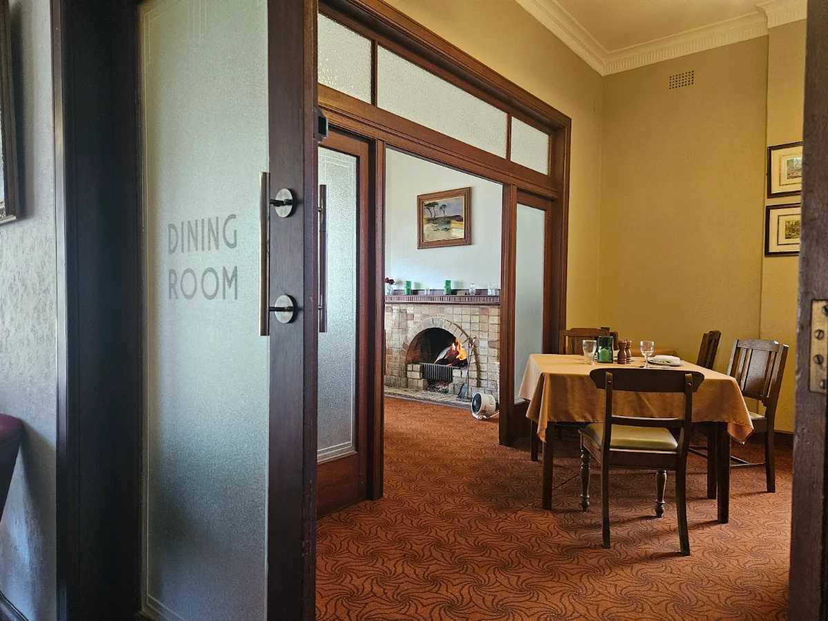 Vibe, Captains Flat Hotel
