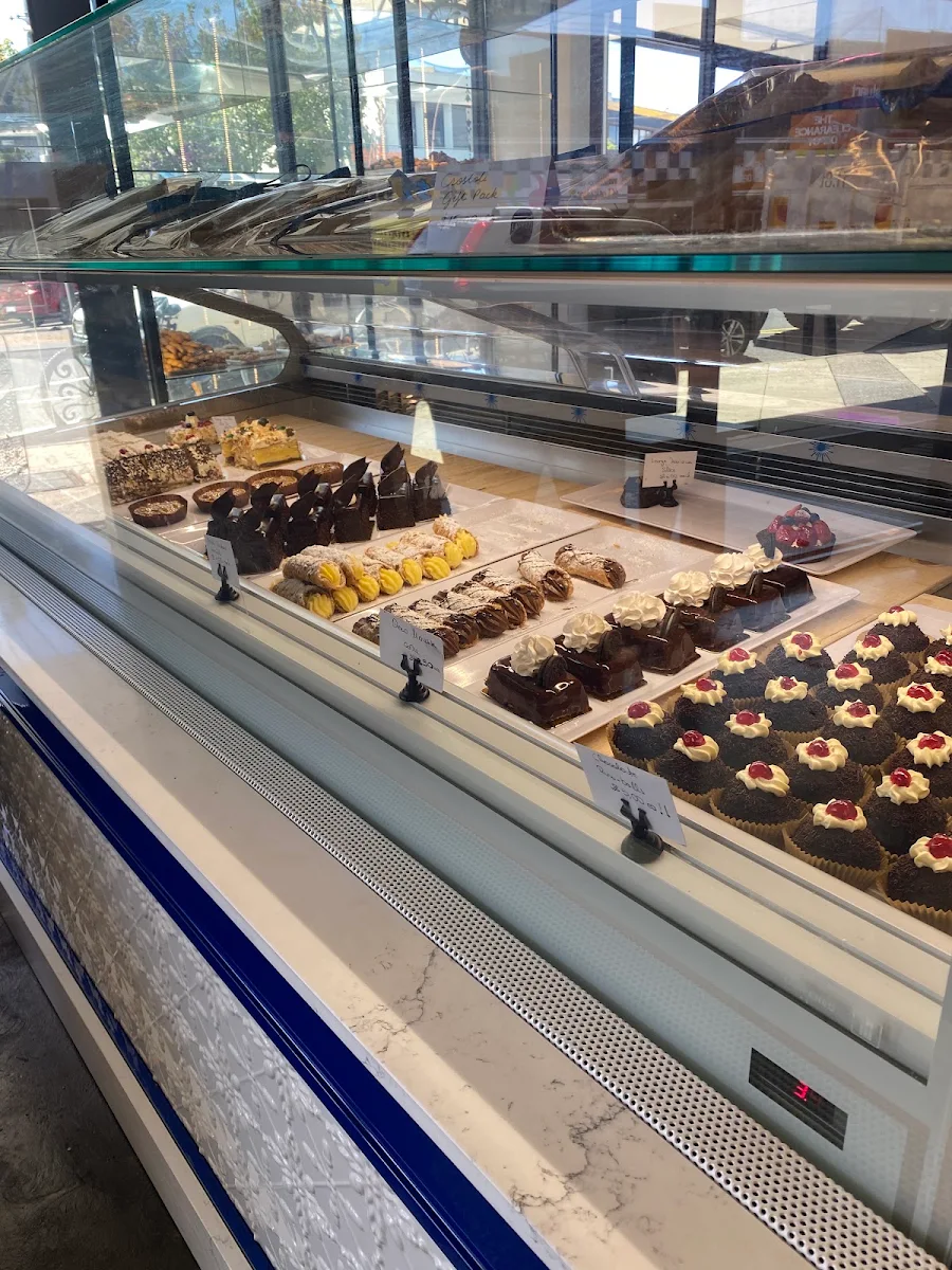 Vibe, Vasili's Sweet Creations