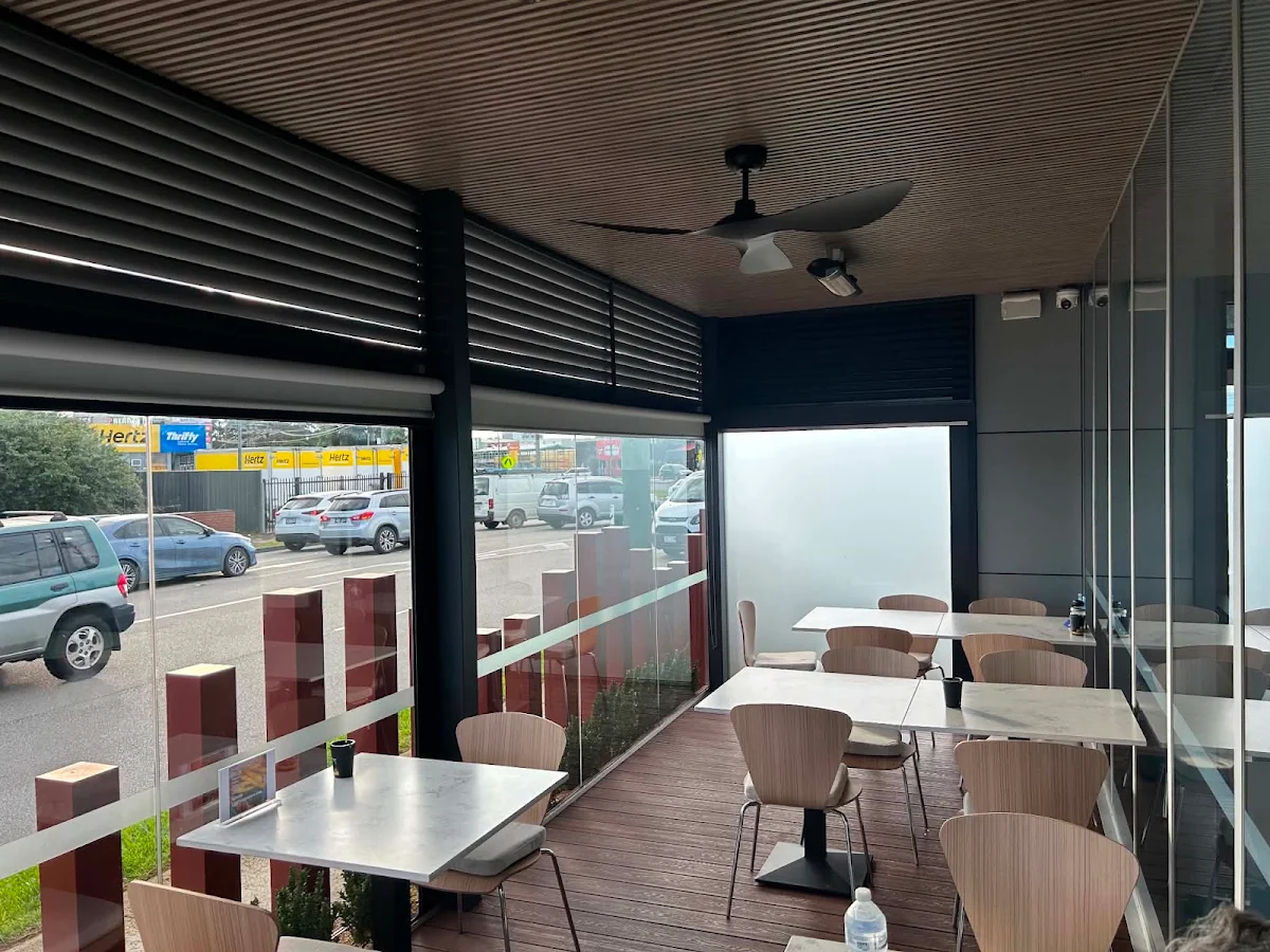 Vibe, Teo's Charcoal Grill