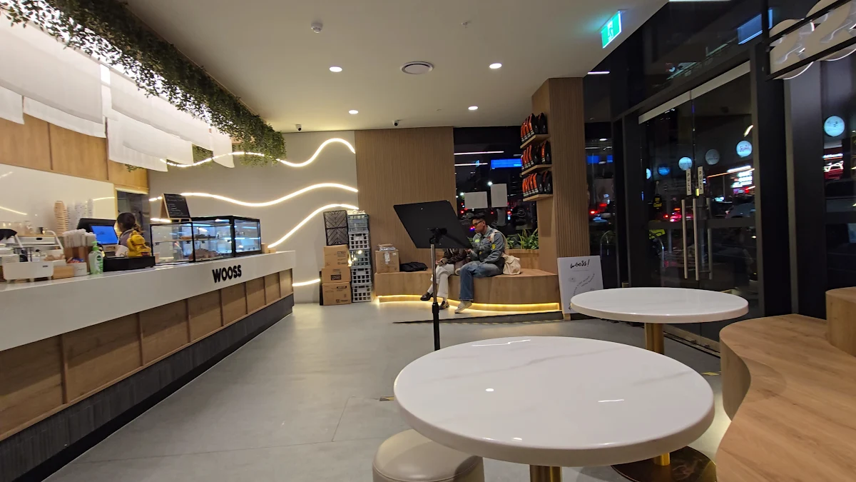 Vibe, WOOSS Au Desserts and Cafe