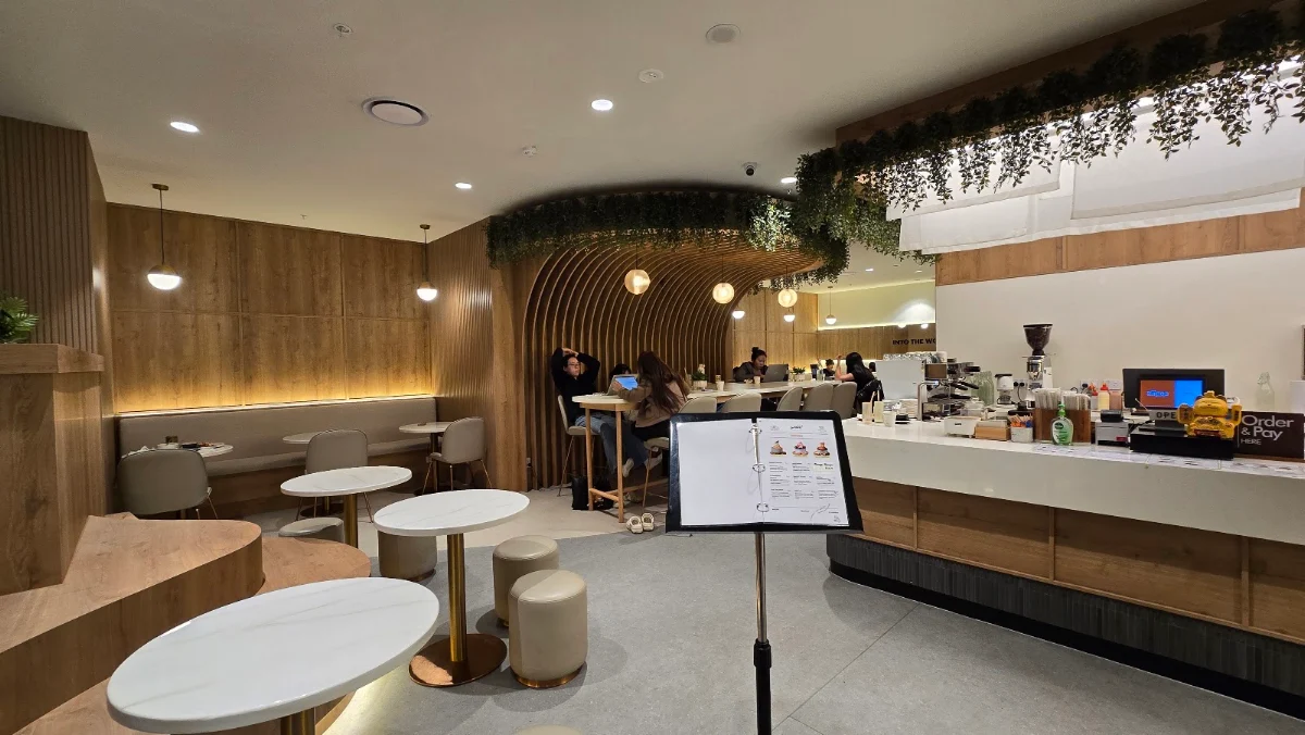 Vibe, WOOSS Au Desserts and Cafe
