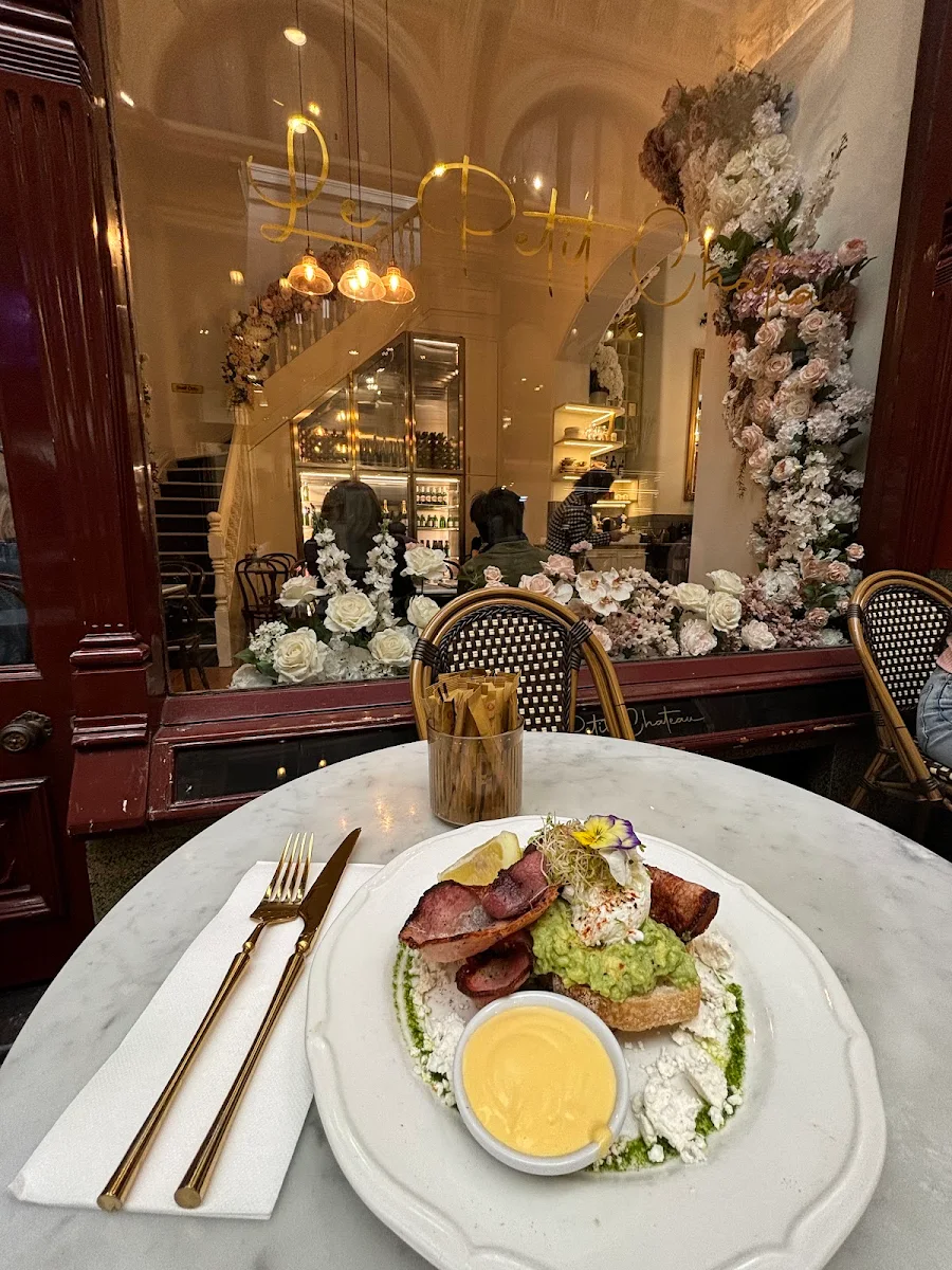 Food & drink, Le Petit Chateau Restaurant