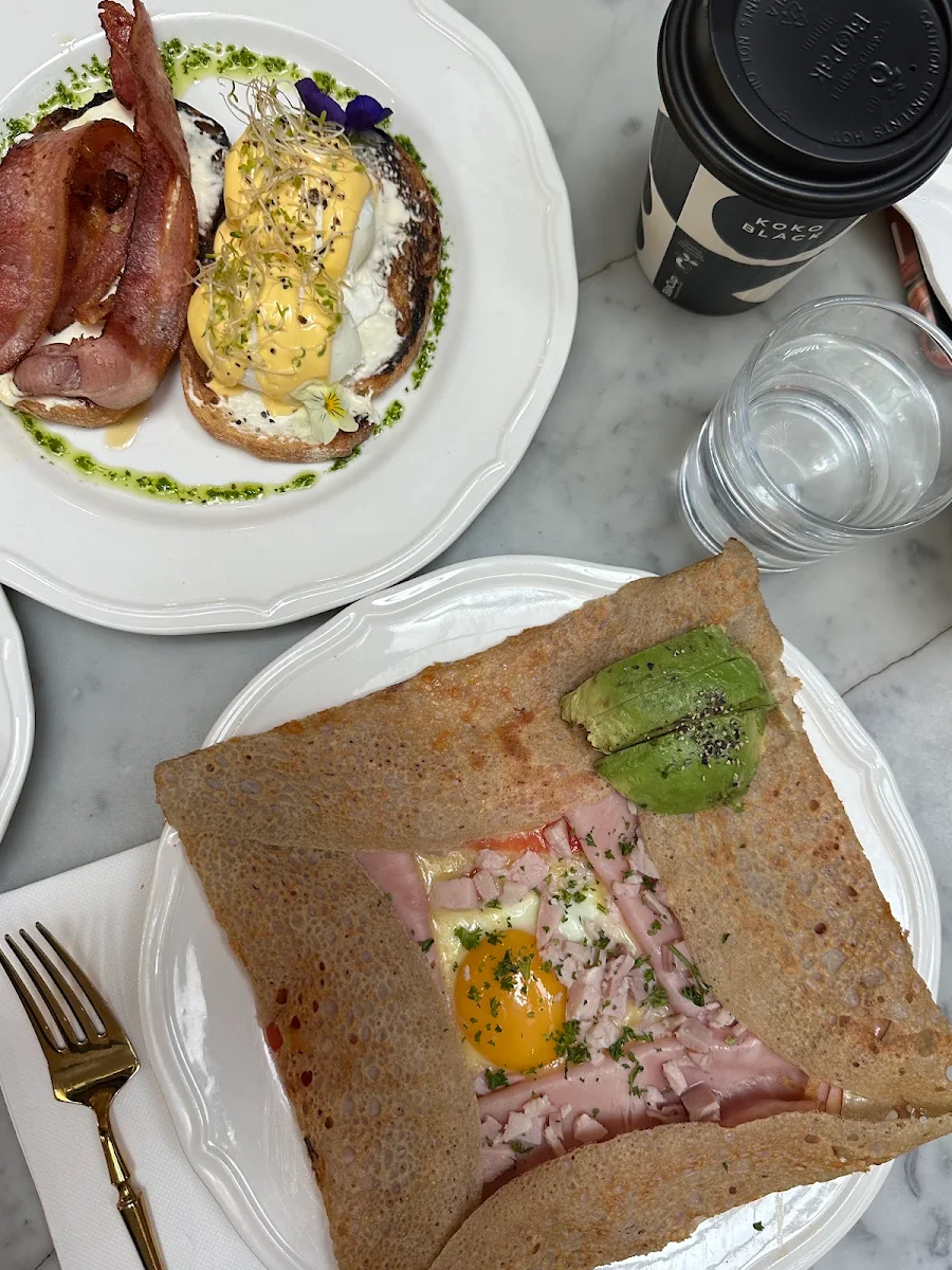 Food & drink, Le Petit Chateau Restaurant