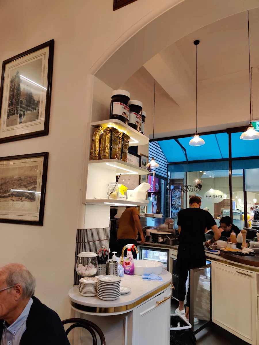 Vibe, Le Petit Chateau Restaurant