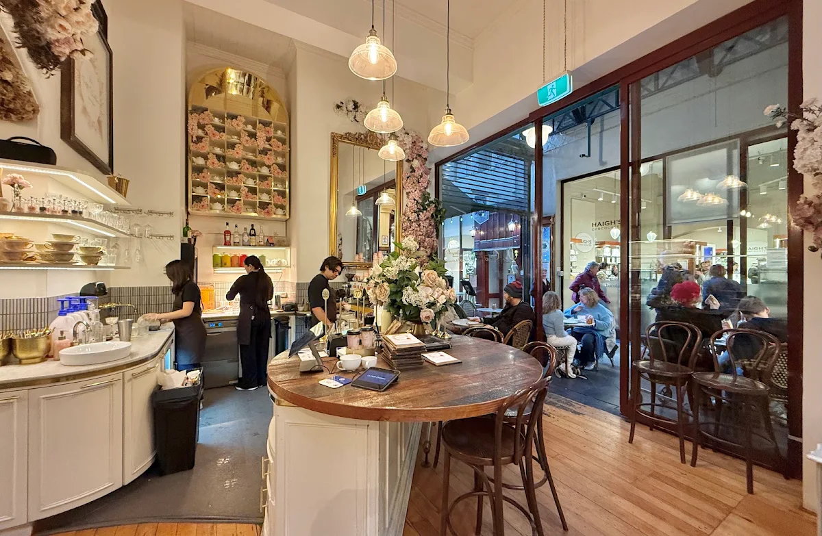 Vibe, Le Petit Chateau Restaurant