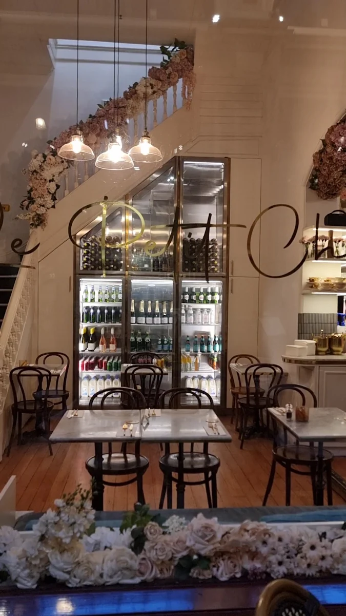 Vibe, Le Petit Chateau Restaurant