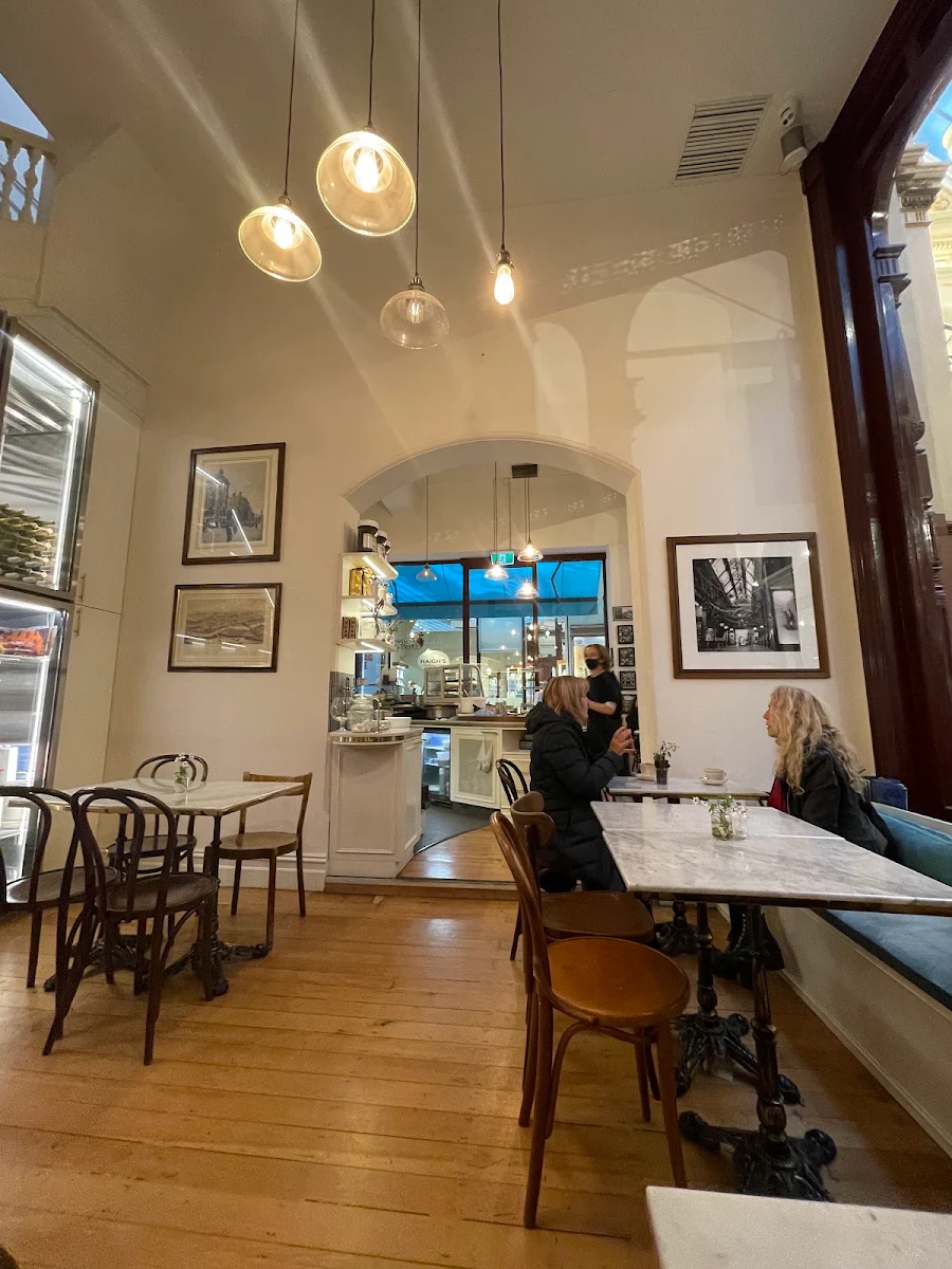 Vibe, Le Petit Chateau Restaurant