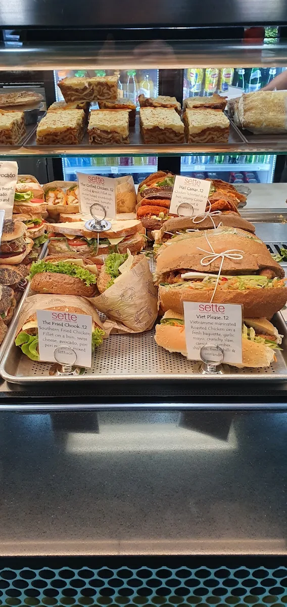 Menu, Sette Café
