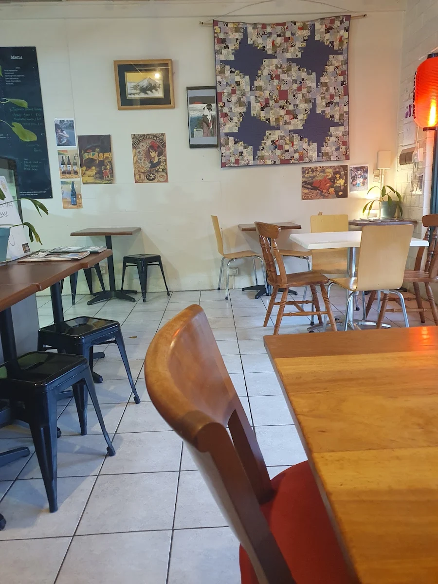 Vibe, Hiroko Cafe