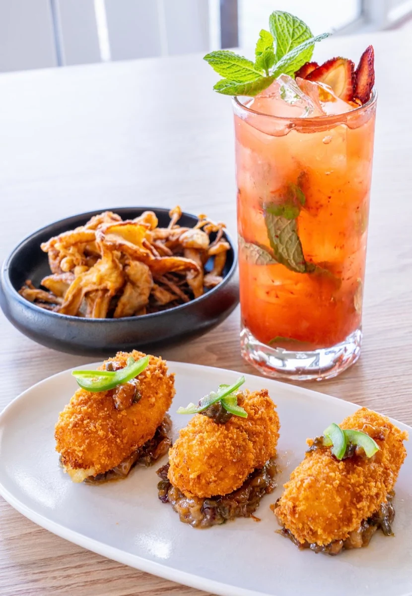 Food & drink, River Bar + Dining
