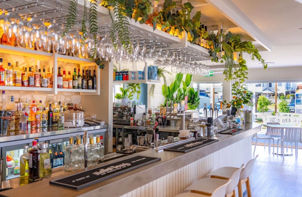 Vibe, River Bar + Dining