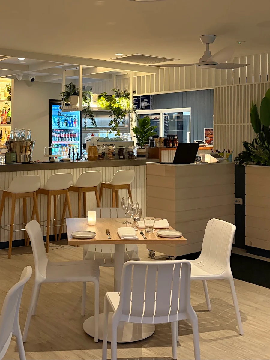 Vibe, River Bar + Dining