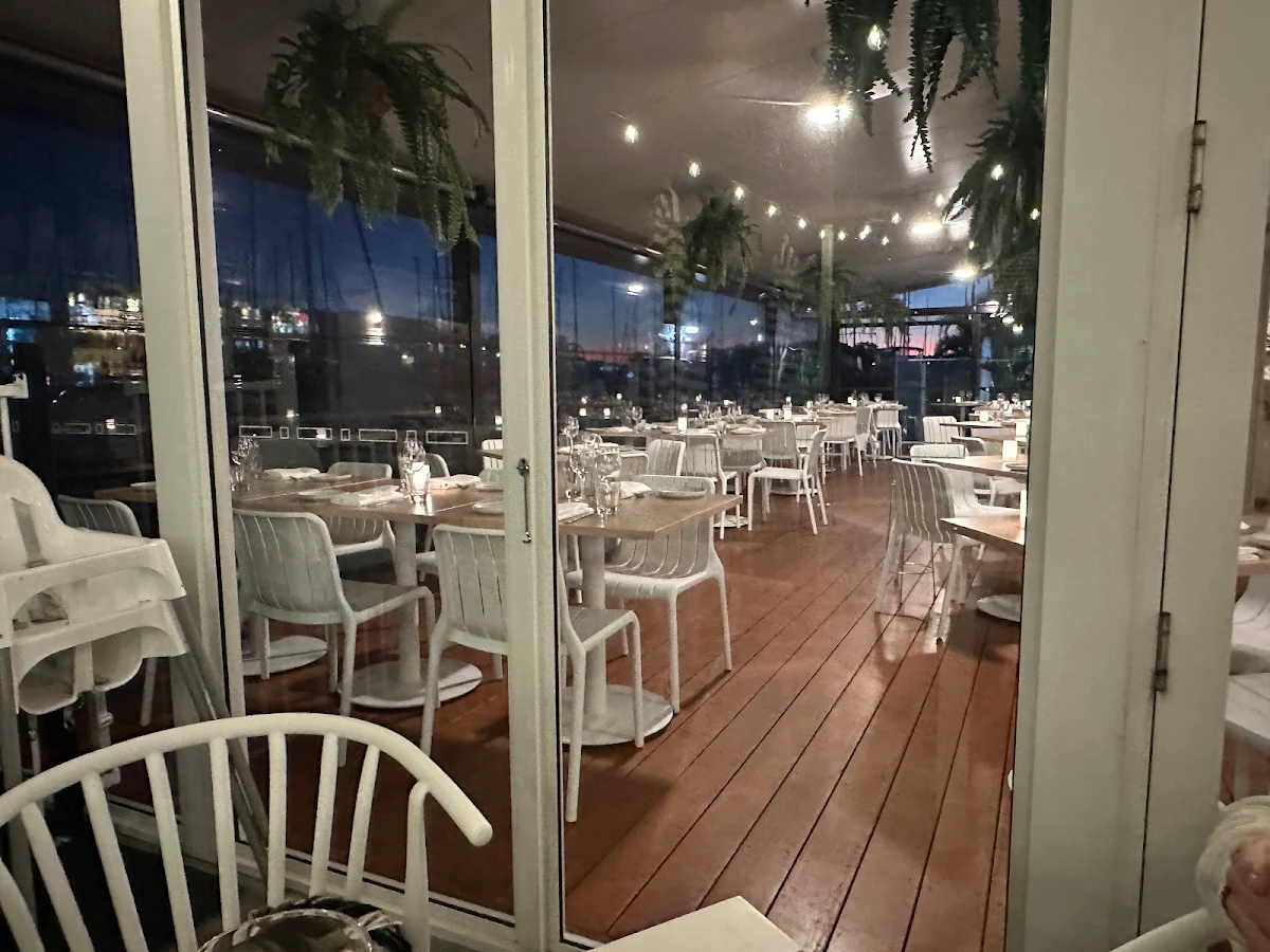 Vibe, River Bar + Dining