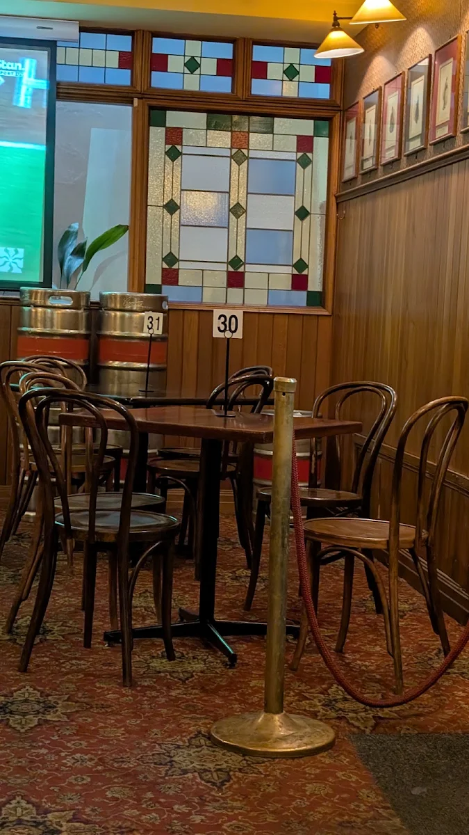 Vibe, The Charles Dickens Tavern