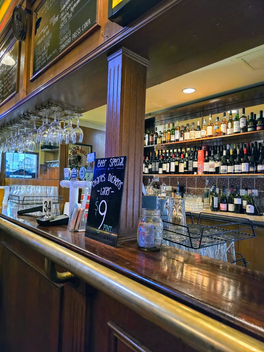 Vibe, The Charles Dickens Tavern