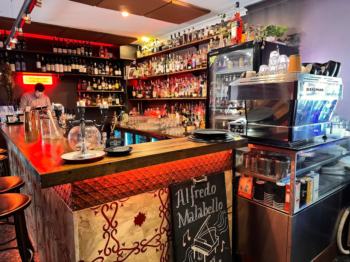 Vibe, Little Lygon Bar