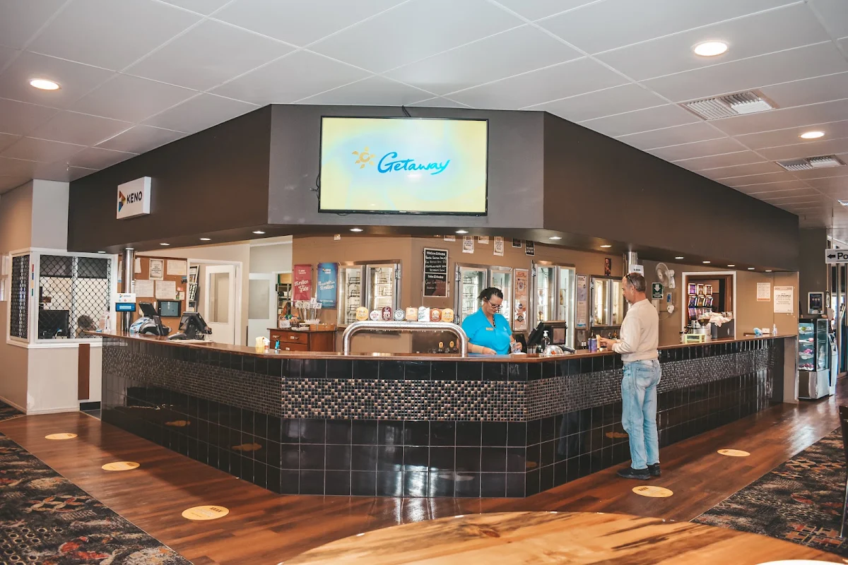 Vibe, Krackers Bar & Grill