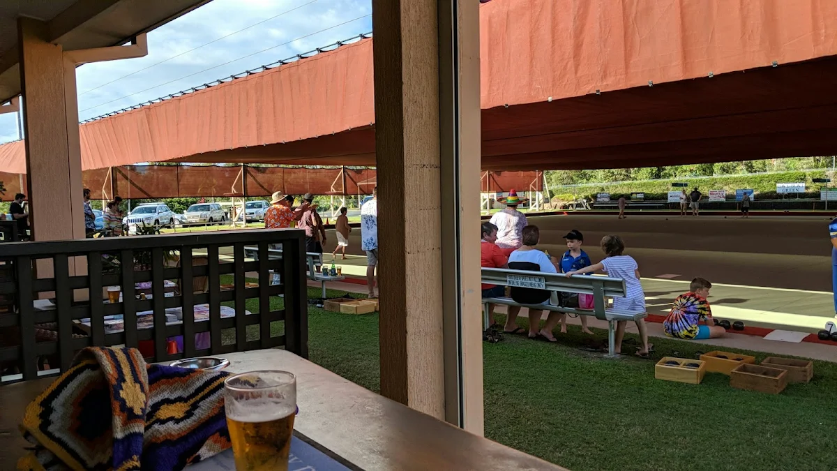 Vibe, Krackers Bar & Grill
