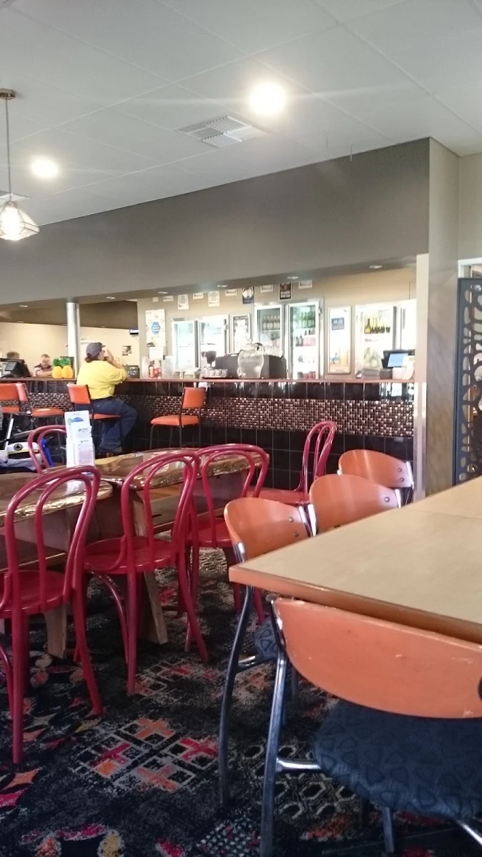 Vibe, Krackers Bar & Grill