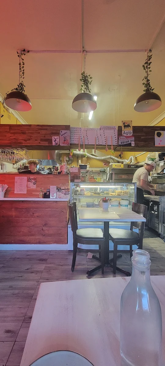 Vibe, Pizza at Yours by Emiliano