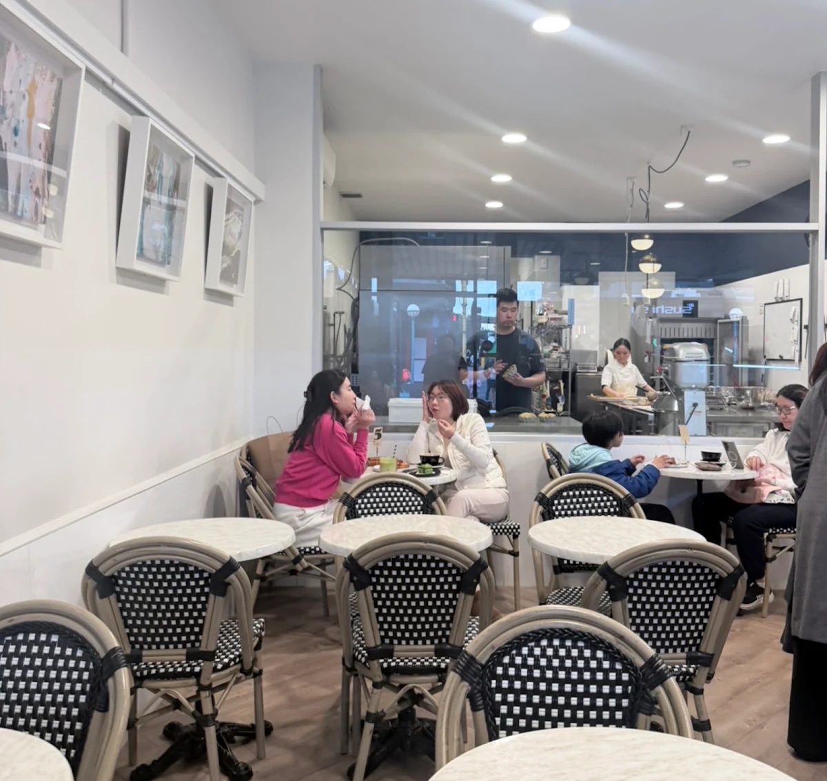 Vibe, T6 Patisserie