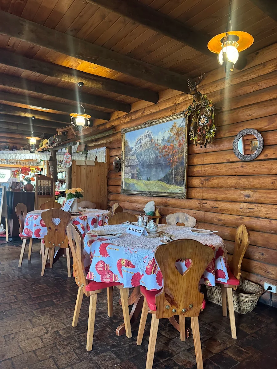 Vibe, Miss Heidi's Tea House