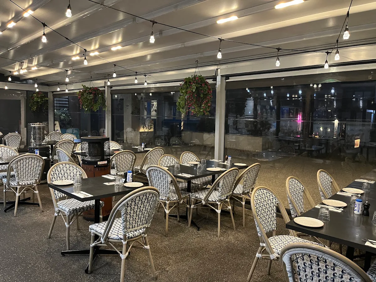 Vibe, Mavs Greek Restaurant
