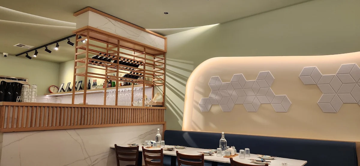 Vibe, Cosy and Tasty Dumpling Restaurant