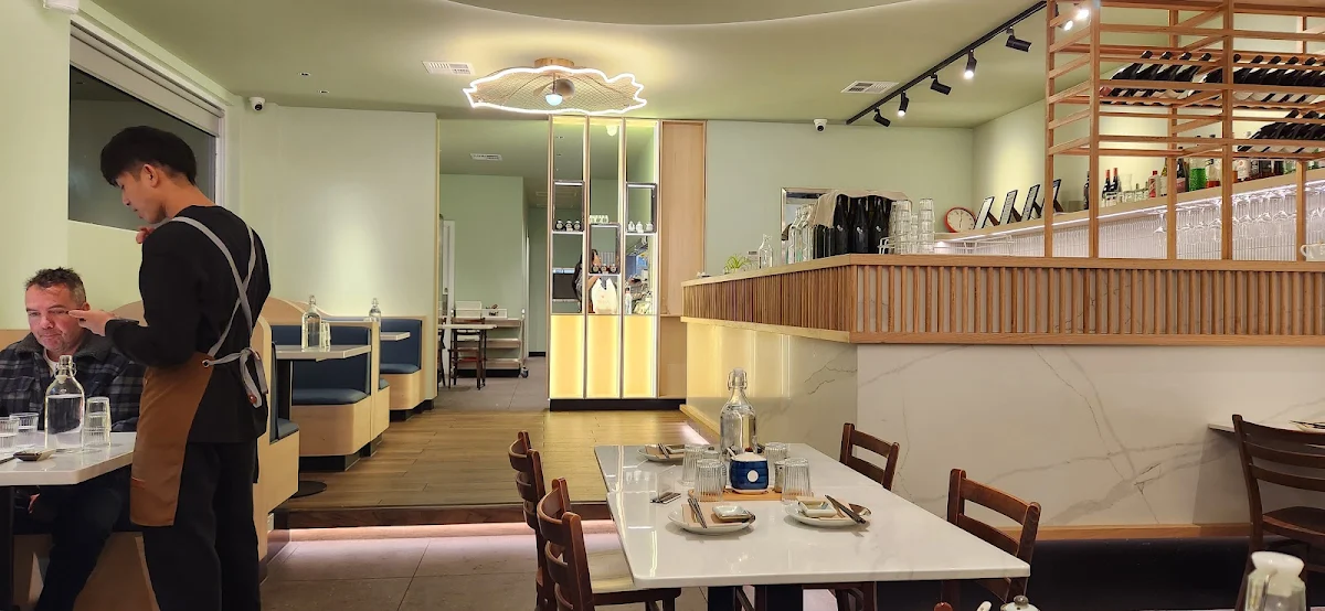 Vibe, Cosy and Tasty Dumpling Restaurant