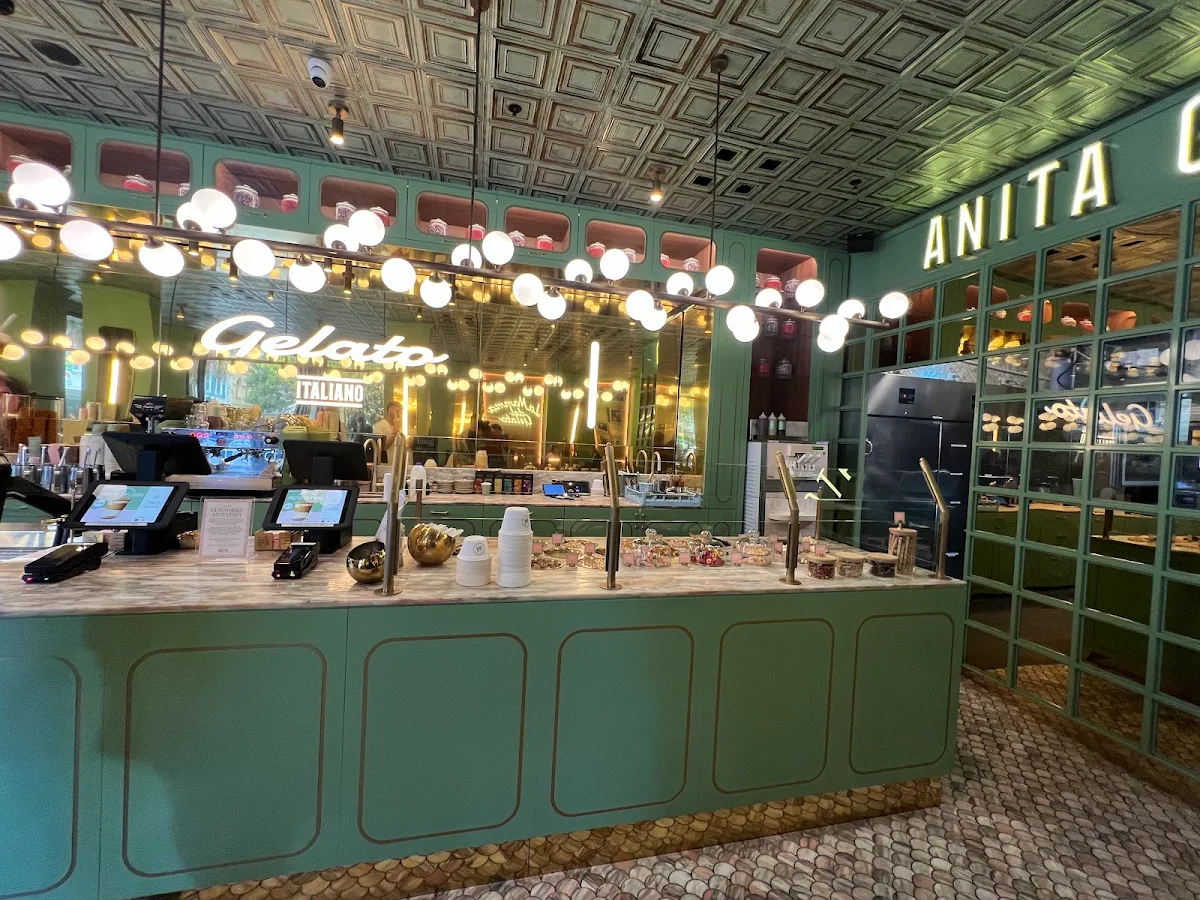 Vibe, Anita Gelato Manly
