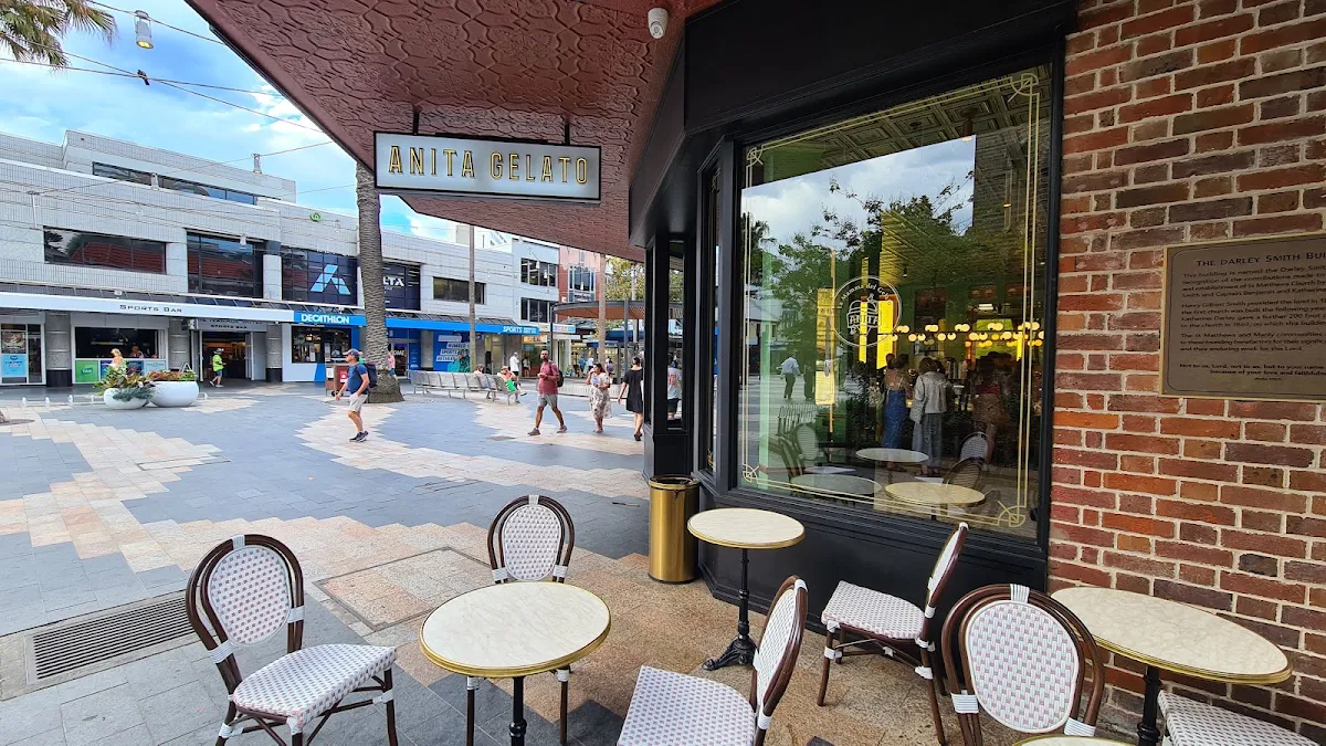 Vibe, Anita Gelato Manly
