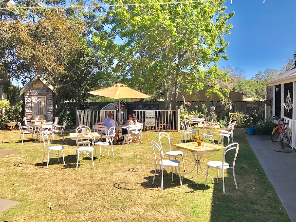 Vibe, Savour This Eatery