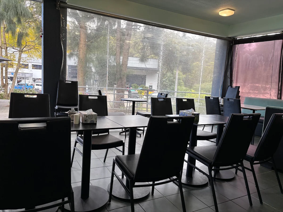 Vibe, Pinks Lotus Cafe