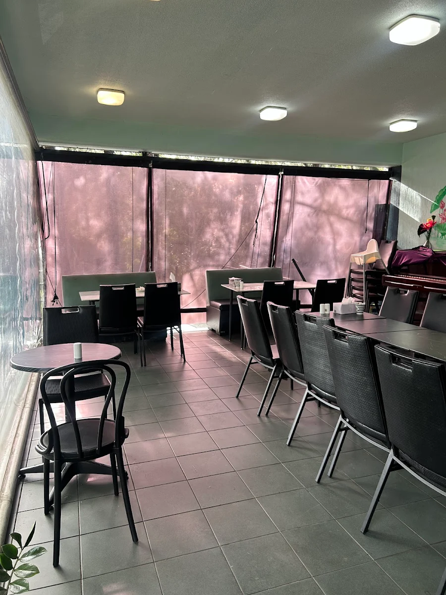 Vibe, Pinks Lotus Cafe