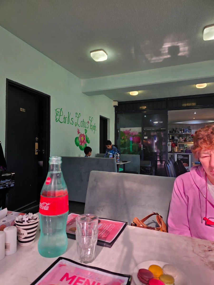 Vibe, Pinks Lotus Cafe