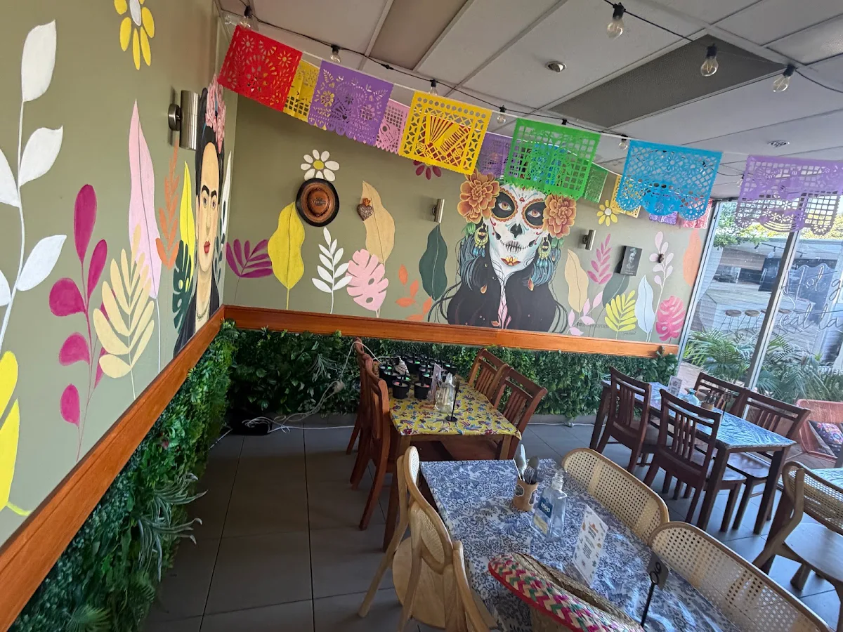 Vibe, Los Muchachos Mexican