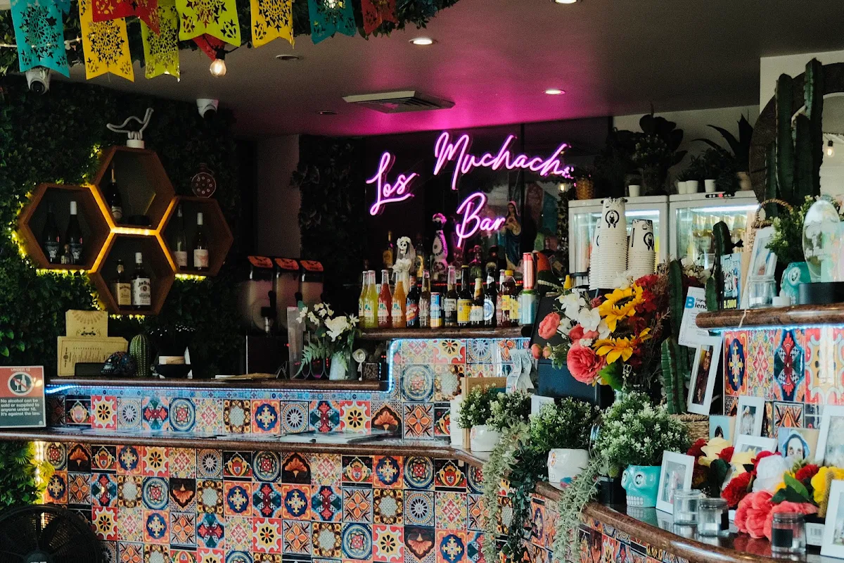 Vibe, Los Muchachos Mexican
