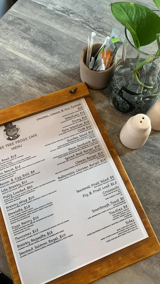 Menu, Three tree frogs Helensvale