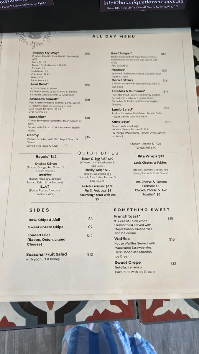 Menu, Three tree frogs Helensvale