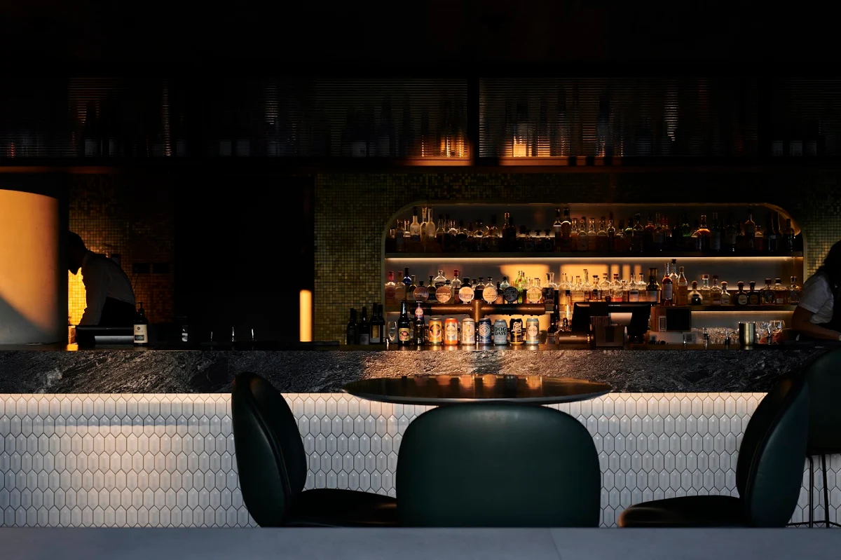 Vibe, Midnight Bar